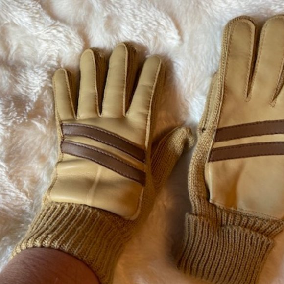2/$25 Knitt and Vinyl Unlined Brown and Beige Ladies Gloves - Picture 3 of 5